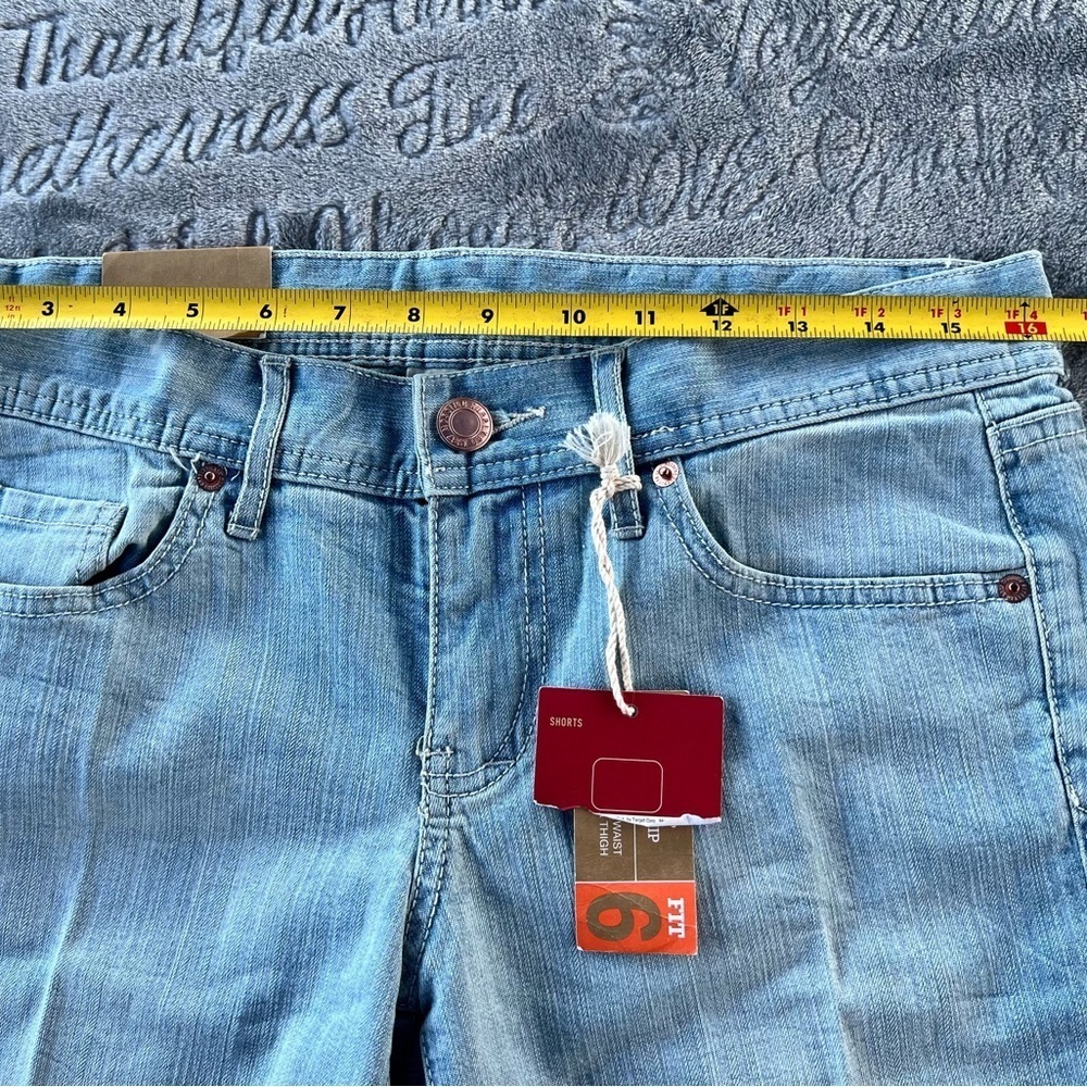 Mossimo Shorts - Picture 2 of 8